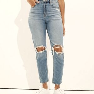 American Eagle Ripped Mom Jeans 🆕